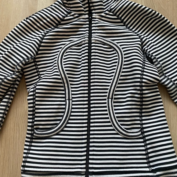 Lululemon Scuba Hoodie - Picture 2 of 3